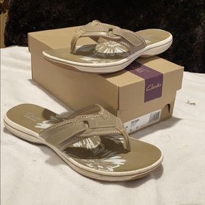 Clark’s sandals size 8
